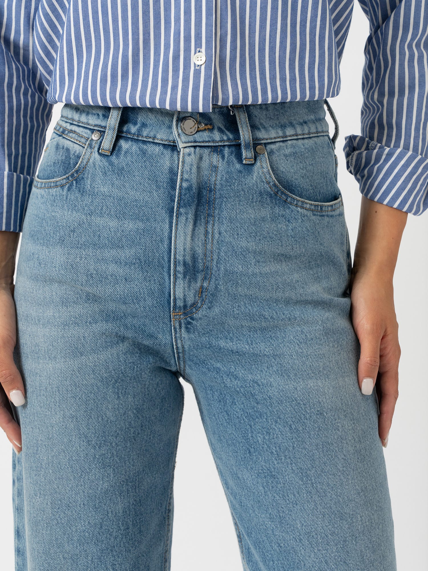 Barrel Leg Jean - Light Blue