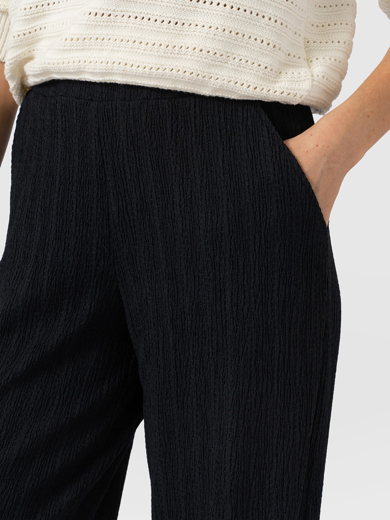 Hoxton Straight Leg Pant - Black Textured